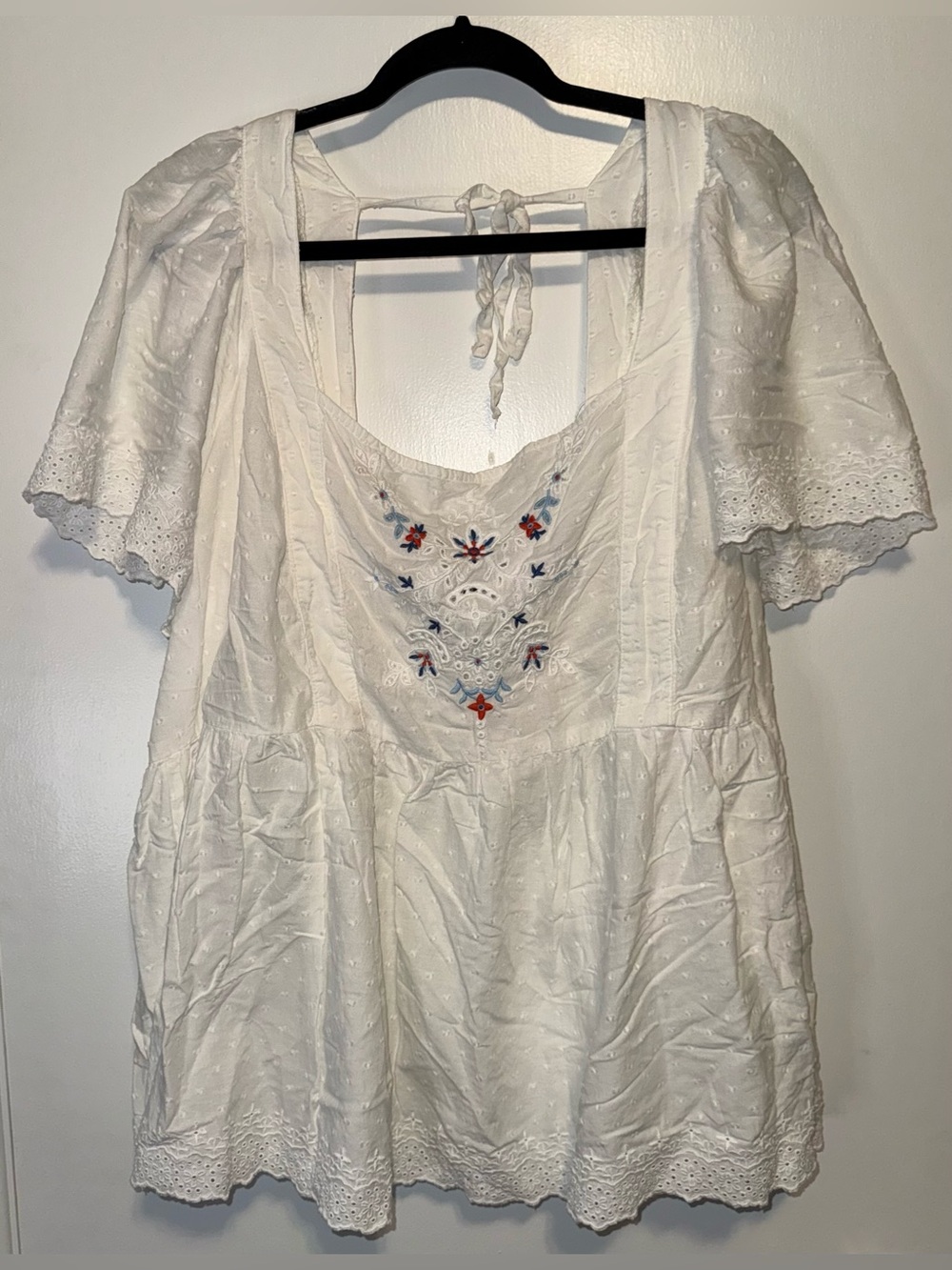 NWOT Old Navy White Eyelet Peasant Top with Multicolor Floral Embroidery